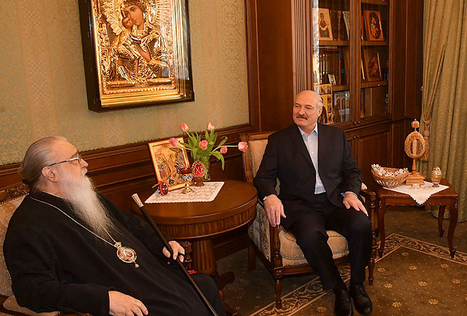 Liderul de la Minsk, Alexandr Lukașenko, se bucură de o relație privilegiată cu Patriarhia Ortodoxă Rusă, similar omologului său de la Chișinău, Igor Dodon