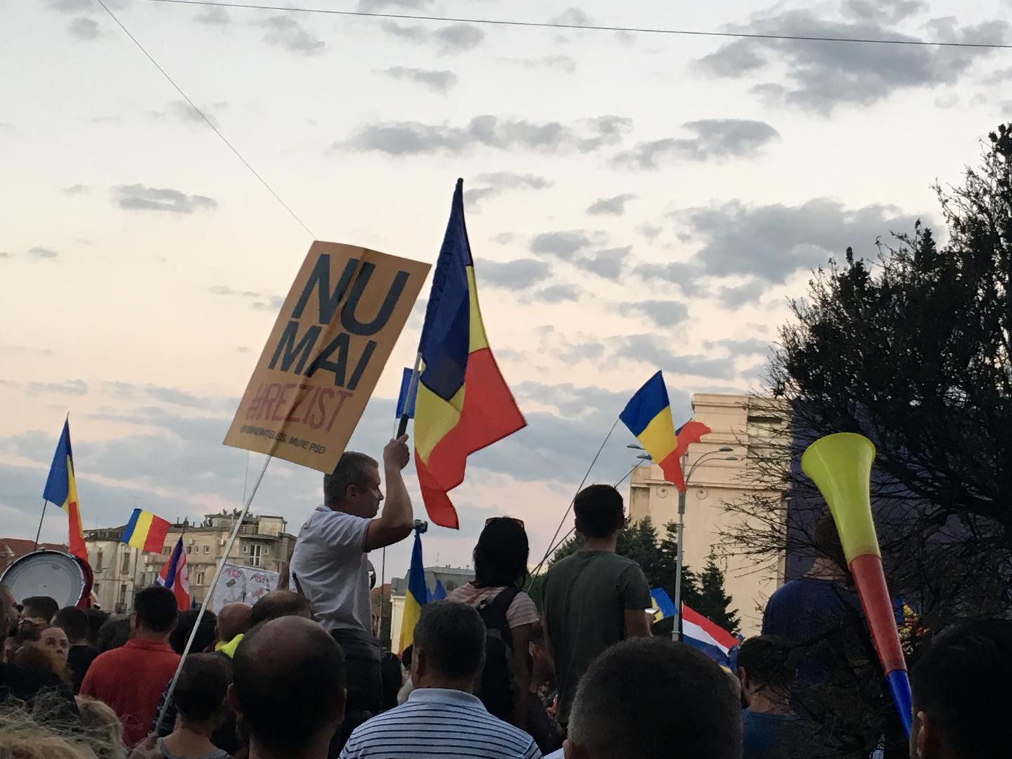 Editorial: Cum stă România pe butoaie de pulbere chiar în Anul Centenarului