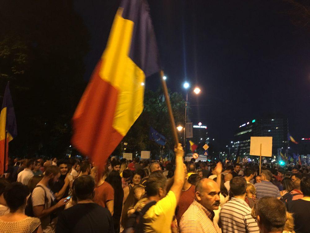 Editorial: De unde disperarea din stradă de la București și Chișinău