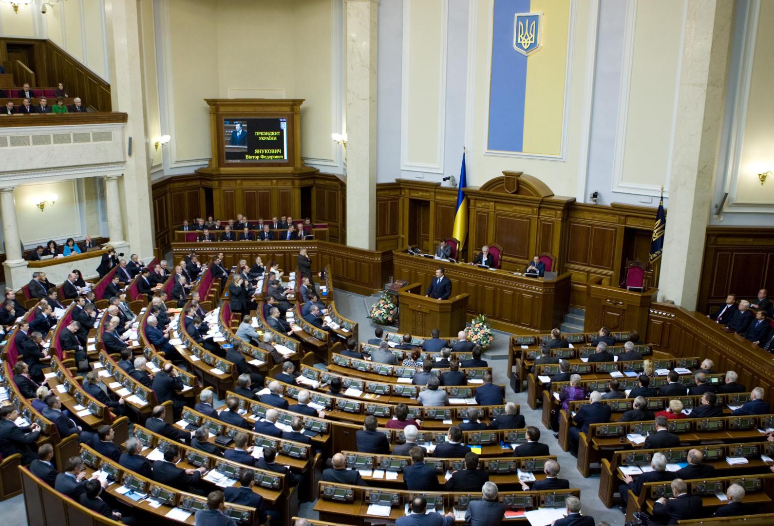 Rada Supremă de la Kiev aprobă instituirea stării de urgență