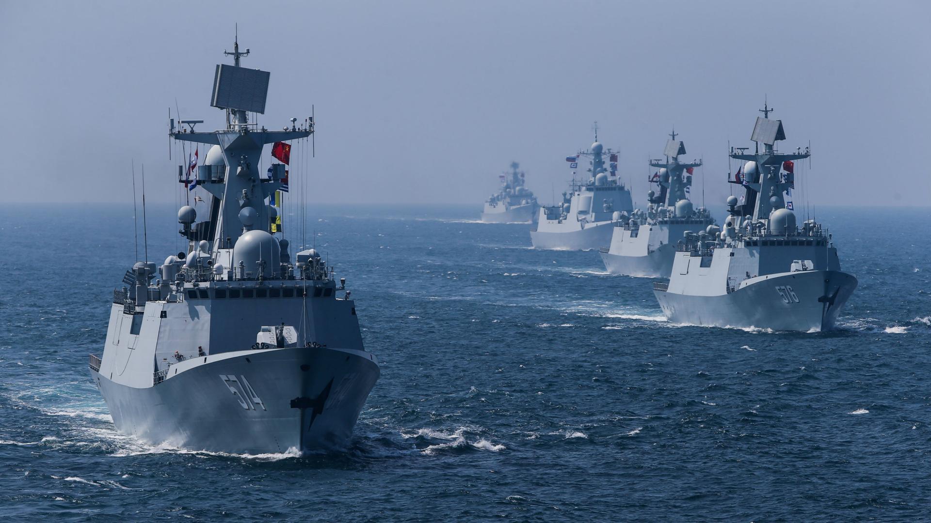 Flota militară rusă face legea în Marea Azov