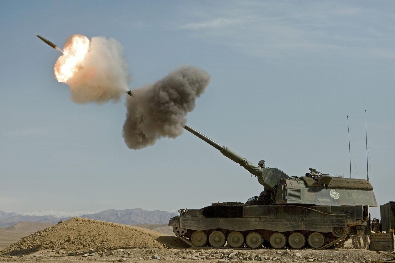 Germania trimite sistemele de artilerie PZH 2000 pentru a descuraja o invazie rusă în statele baltice