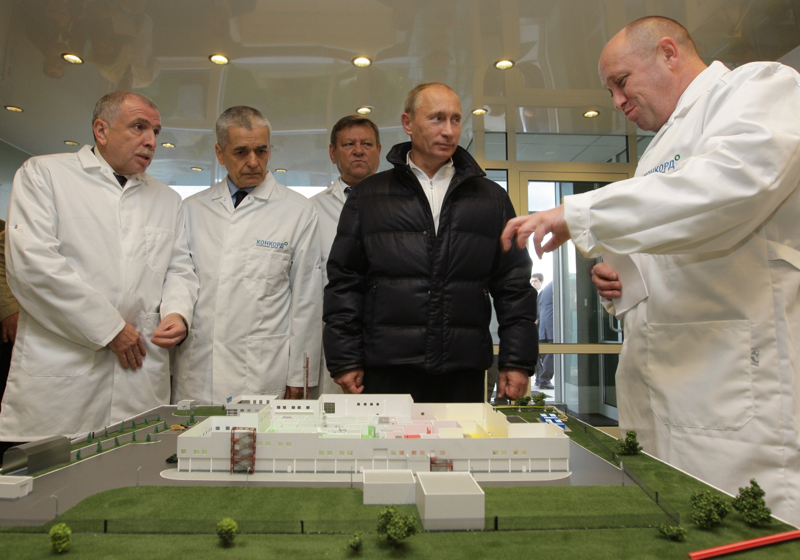 Vladimir Putin și Evgeny Prigozhin (foto: Kremlin.ru/wikipedia)
