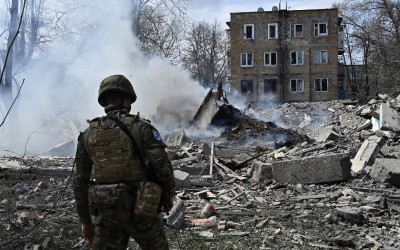 Kievul se reorganizează în timp ce asediul de la Avdiivka se intensifică